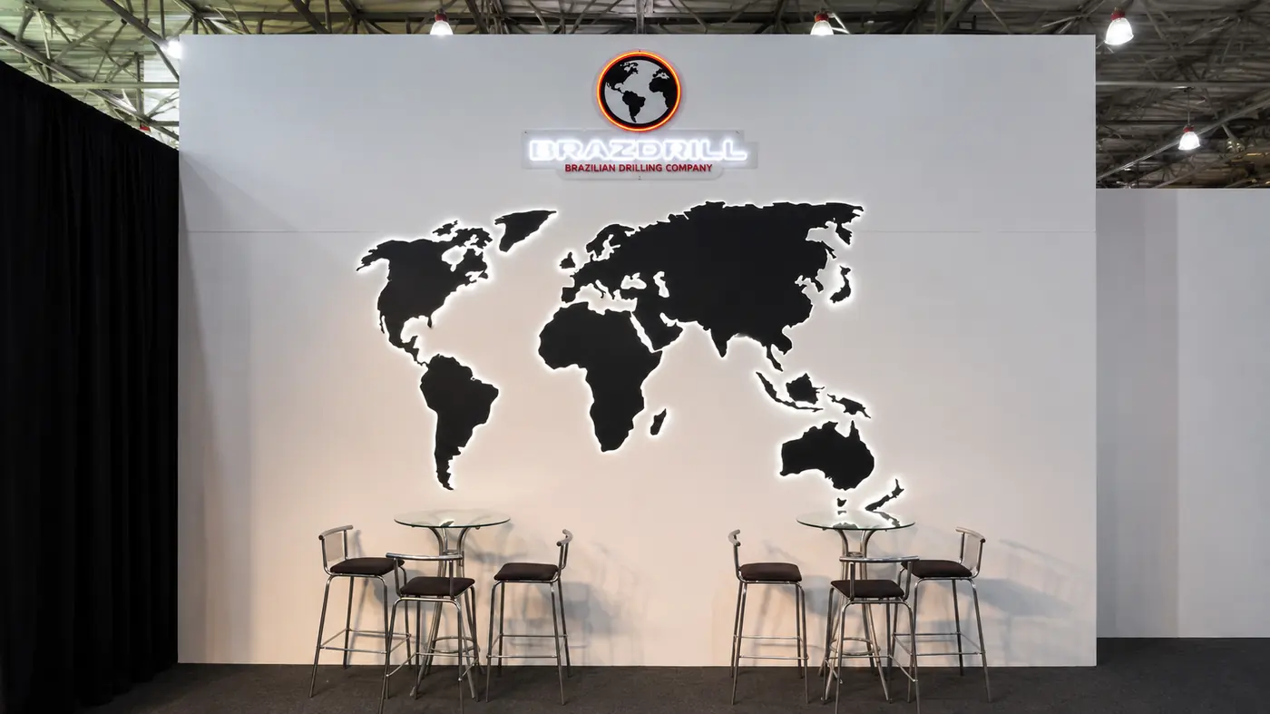 Painel cenográfico iluminado para estande