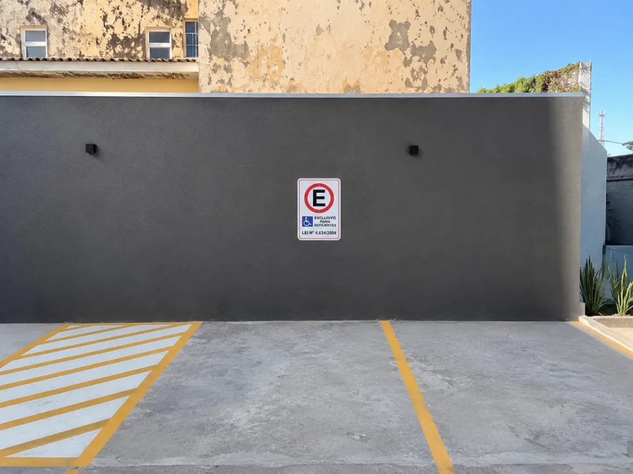 Placa de orientação de trânsito